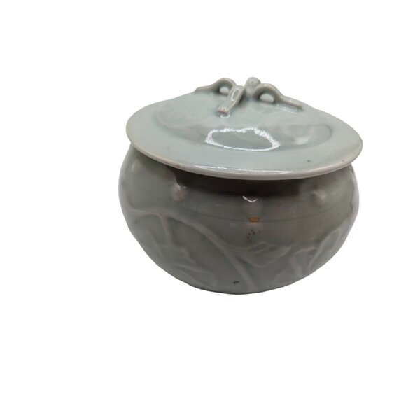 Vintage Handmade Celadon Tureen Covered Serving Bowl Dimensional - Picture 10 of 16